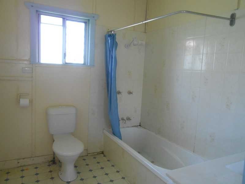 3 Auld Street, Silkstone QLD 4304
