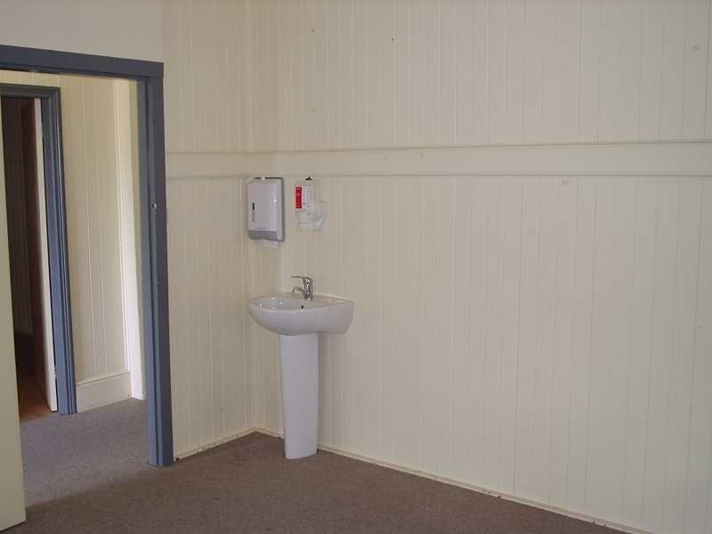 18 Gray Street, Ipswich QLD 4305