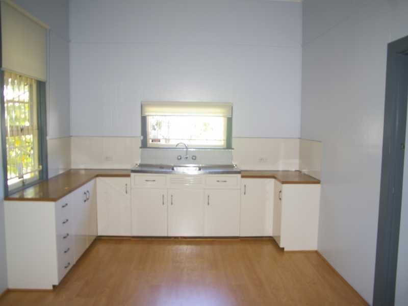 18 Gray Street, Ipswich QLD 4305