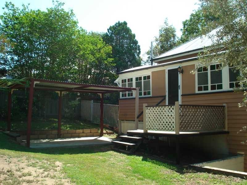 16 Macrae Street, Woodend QLD 4305