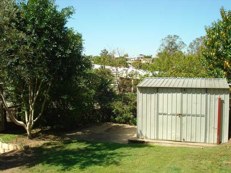 16 Macrae Street, Woodend QLD 4305