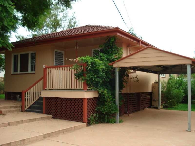 9 Sturt Street, Leichhardt QLD 4305