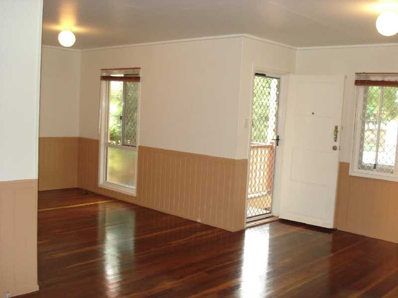 9 Sturt Street, Leichhardt QLD 4305