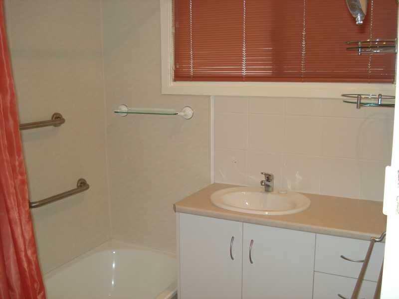 9 Sturt Street, Leichhardt QLD 4305