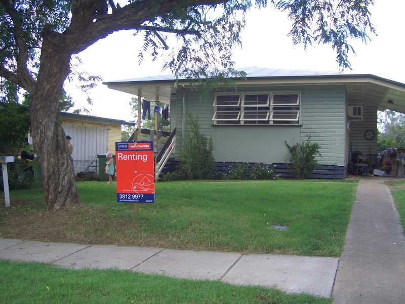 2 Kynance Street, Leichhardt QLD 4305