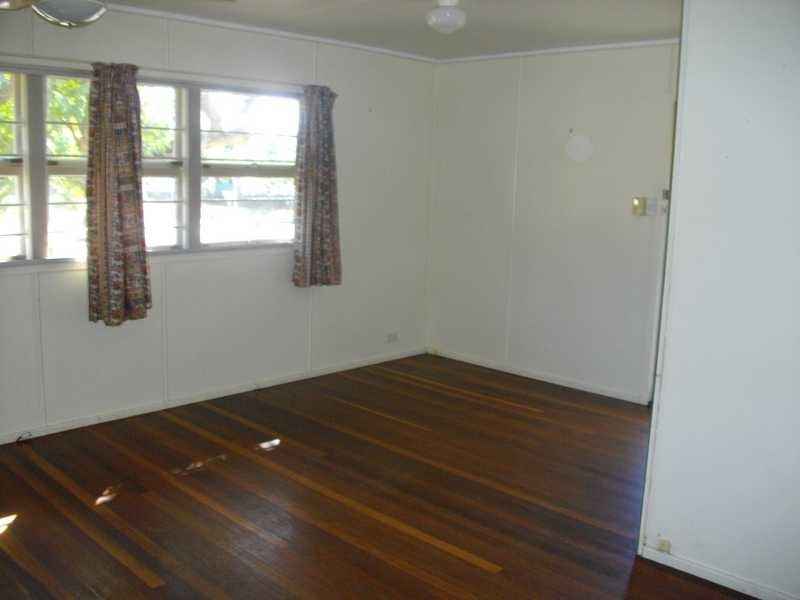 2 Kynance Street, Leichhardt QLD 4305