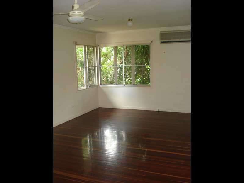 17 Flinders Drive, Leichhardt QLD 4305
