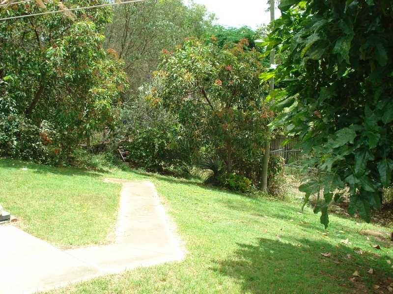 17 Flinders Drive, Leichhardt QLD 4305