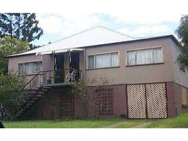 2/5 Easton Street, Booval QLD 4304