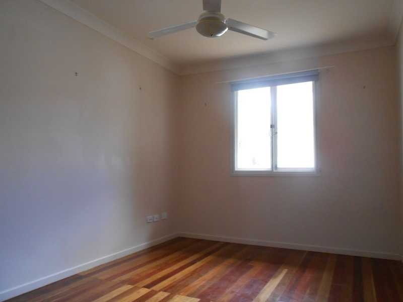 12 Crosshill Street, Leichhardt QLD 4305