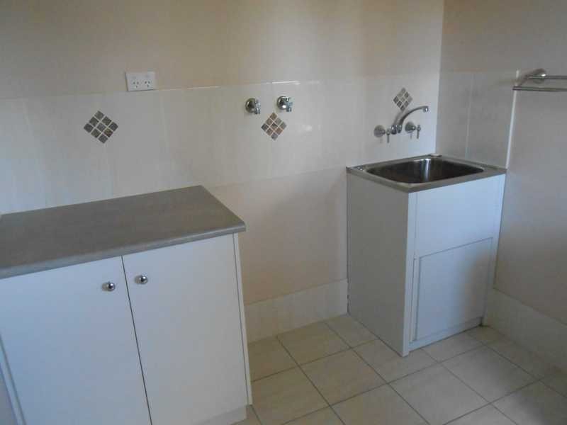 12 Crosshill Street, Leichhardt QLD 4305