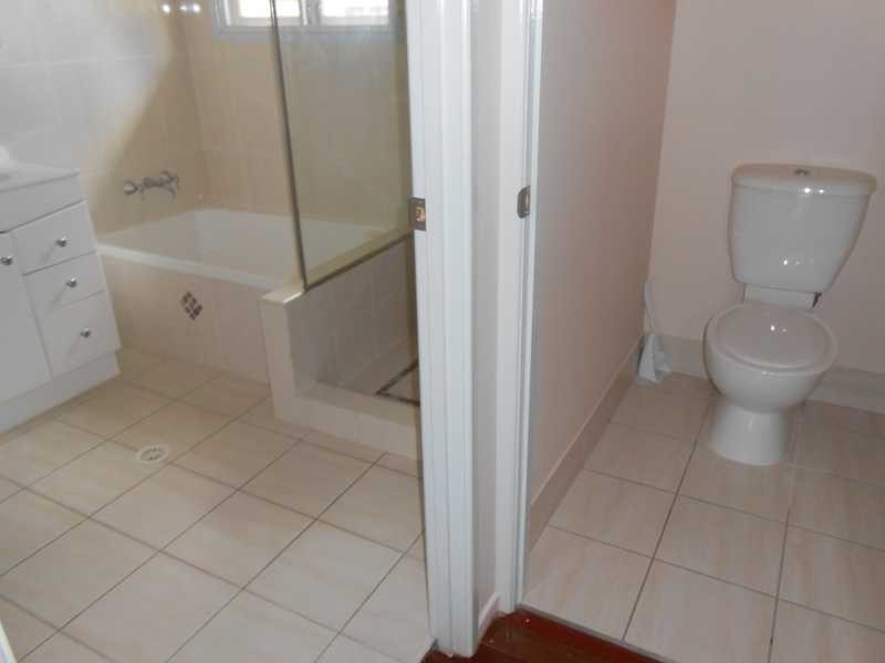 12 Crosshill Street, Leichhardt QLD 4305