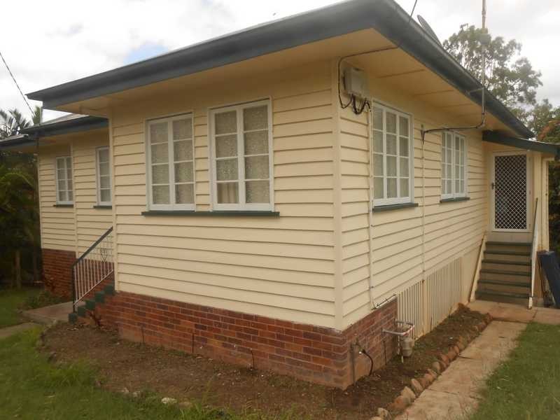 8 Deebing Street, Ipswich QLD 4305