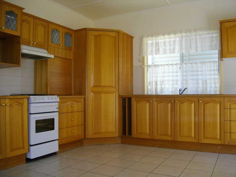 8 Deebing Street, Ipswich QLD 4305