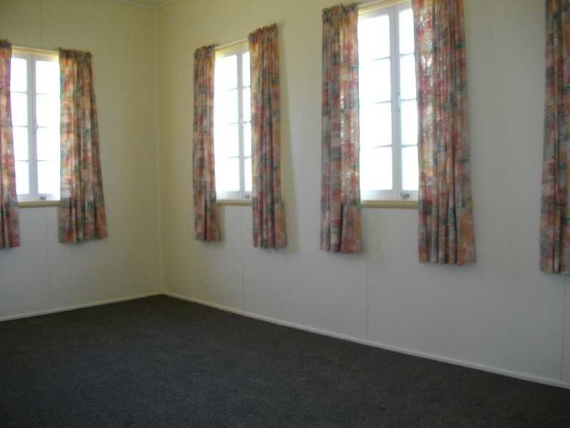 8 Deebing Street, Ipswich QLD 4305