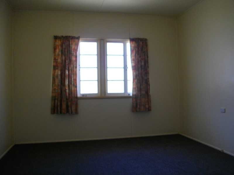 8 Deebing Street, Ipswich QLD 4305