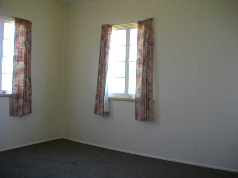 8 Deebing Street, Ipswich QLD 4305