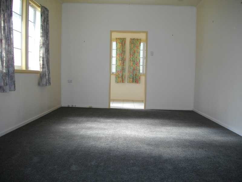 8 Deebing Street, Ipswich QLD 4305