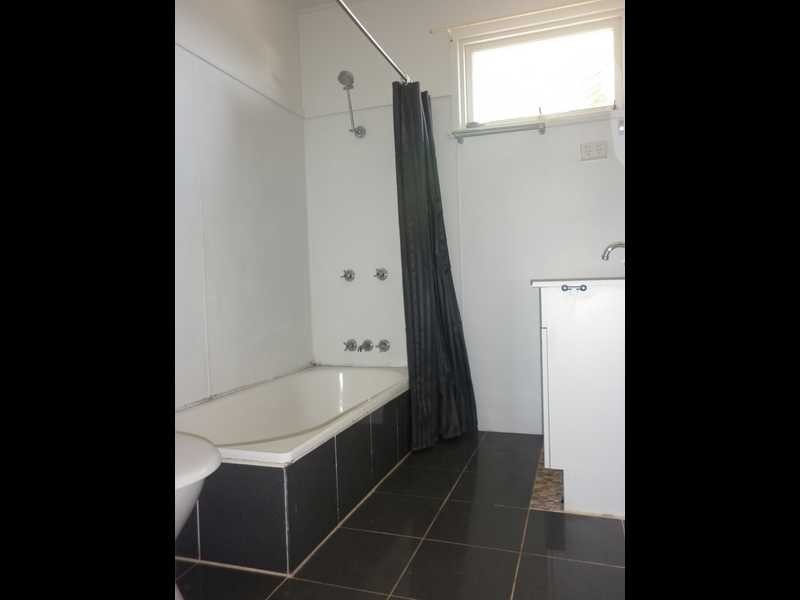 1 Rogers Street, Silkstone QLD 4304