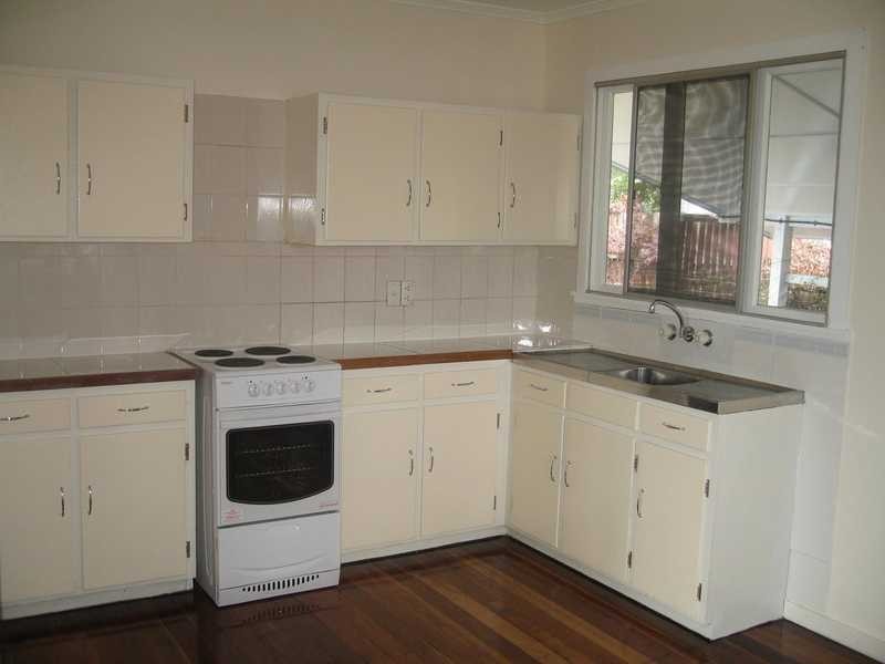 25 Edwards Street, Eastern Heights QLD 4305