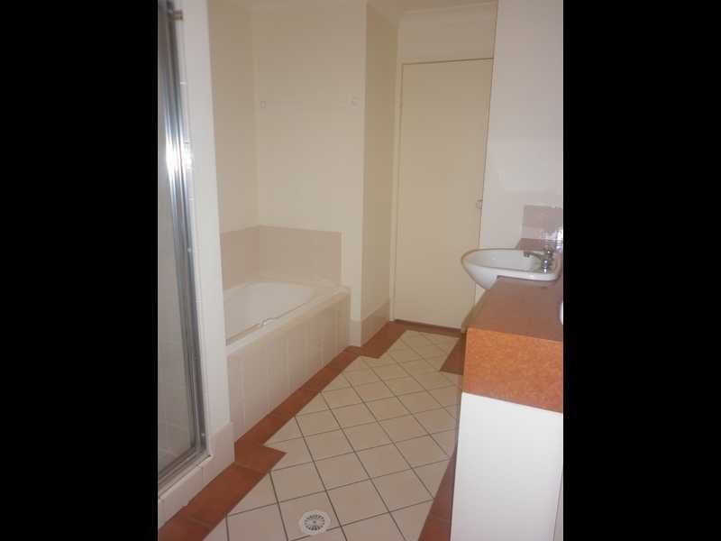 16/12 Collins Street, Brassall QLD 4305