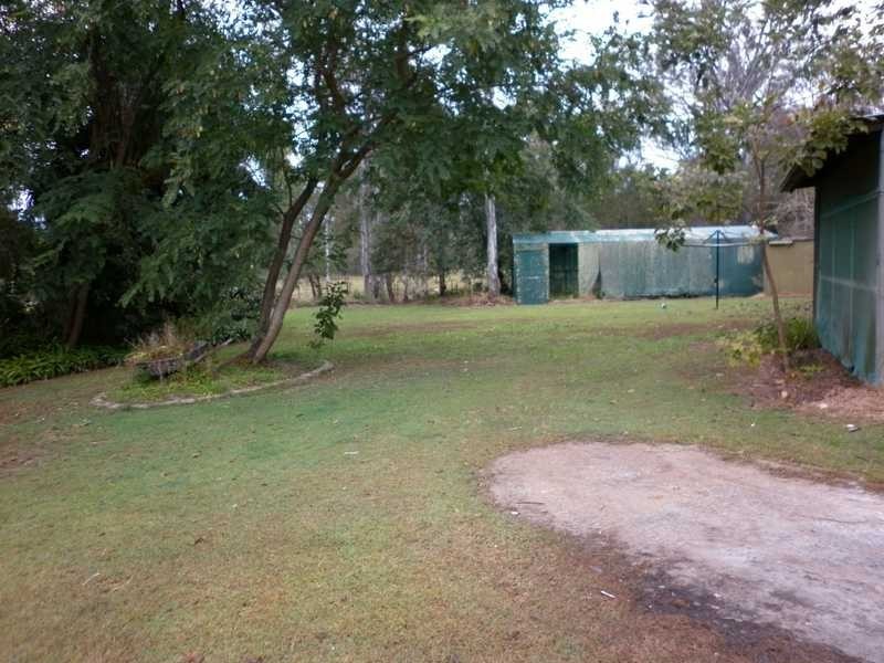 27 Sycamore Street, Walloon QLD 4306