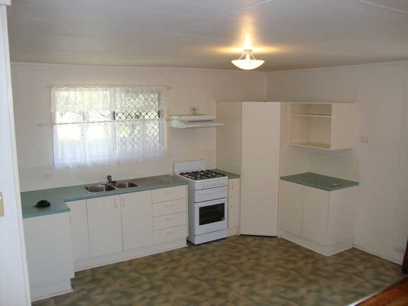 11 Lucas Street, Dinmore QLD 4303