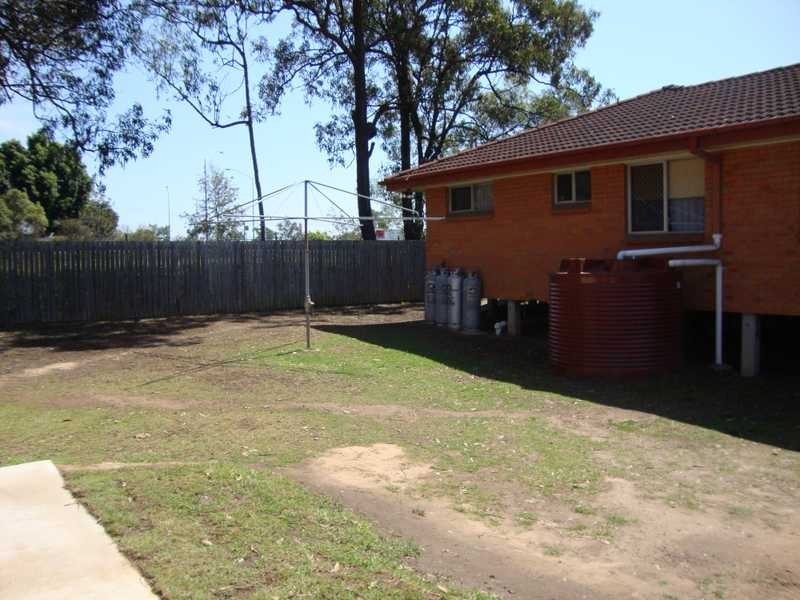 11 Lucas Street, Dinmore QLD 4303