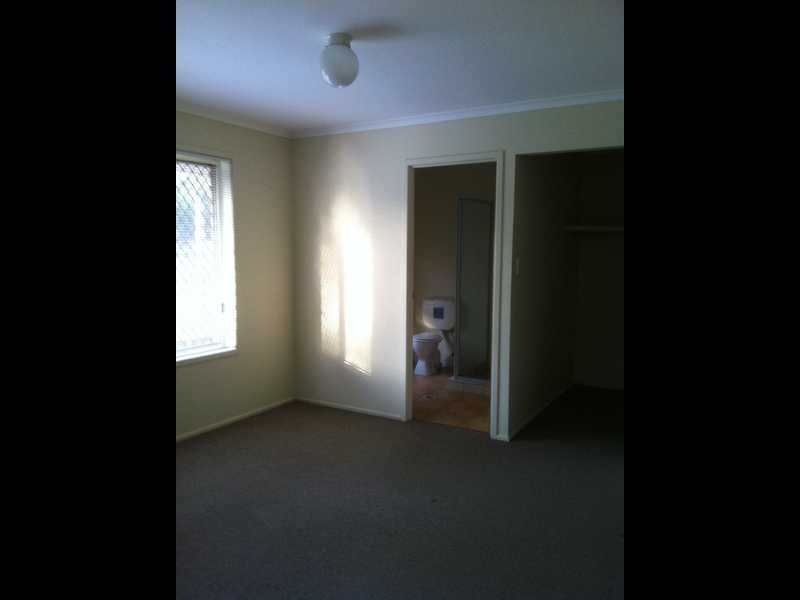 4 Des Arts Place, Wulkuraka QLD 4305