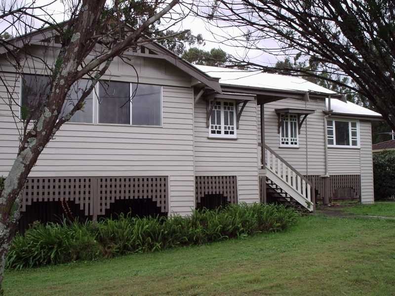 8 Thompson Street, Bundamba QLD 4304