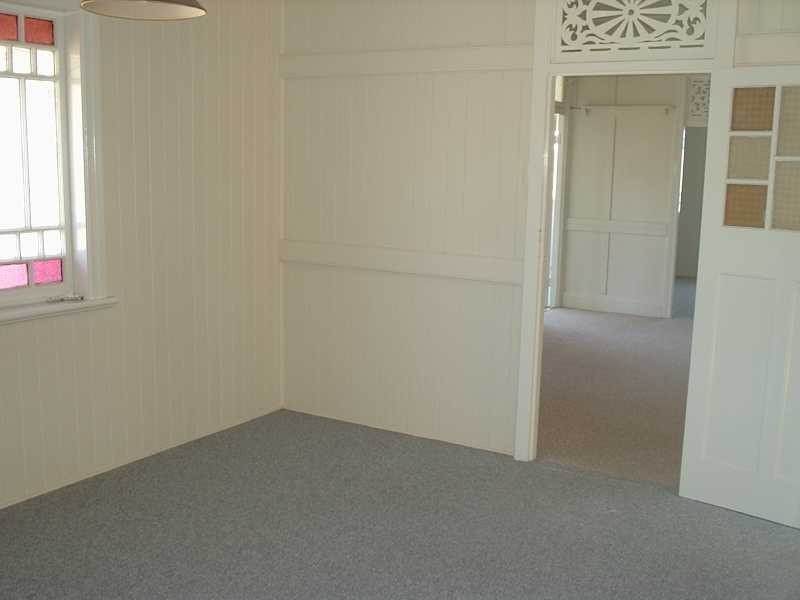 8 Thompson Street, Bundamba QLD 4304