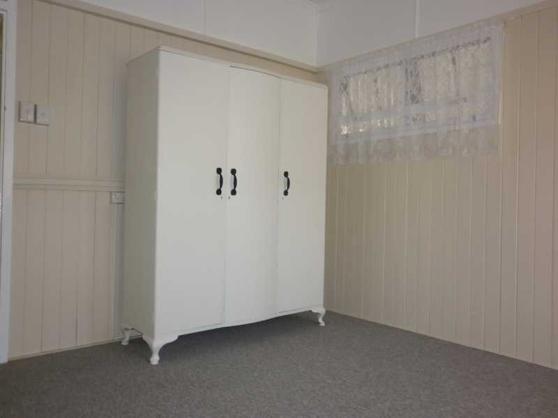 121 Glebe Road, Silkstone QLD 4304