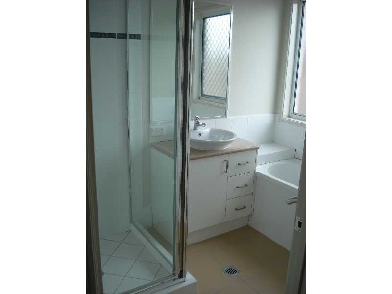 32 Ronayne Circle, One Mile QLD 4305