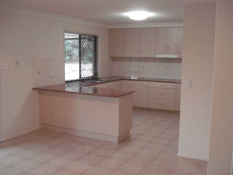 4 Oriole Close, Yamanto QLD 4305