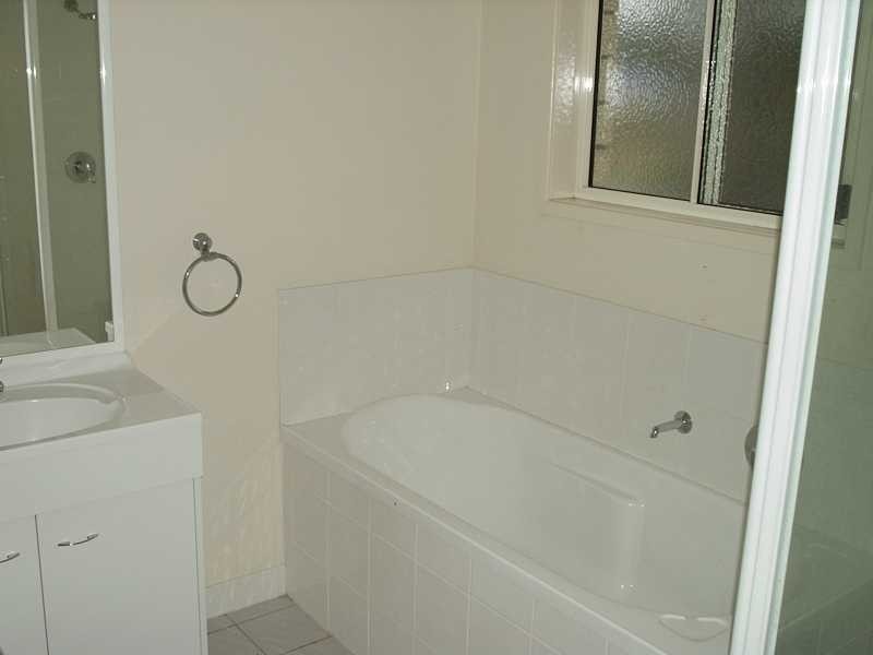 27 Palma Rosa Drive, Wulkuraka QLD 4305