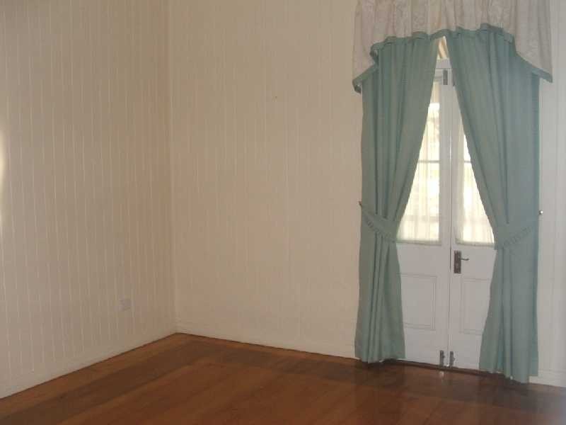 11 Booval Street, Booval QLD 4304