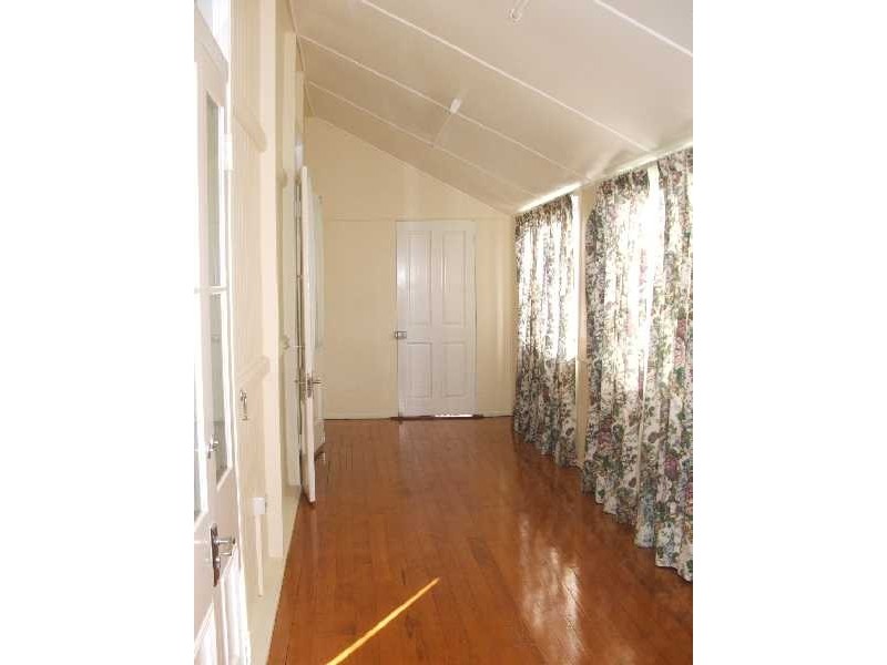 11 Booval Street, Booval QLD 4304