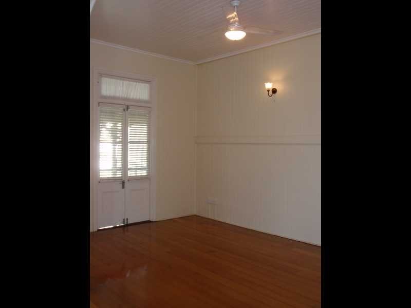 11 Booval Street, Booval QLD 4304