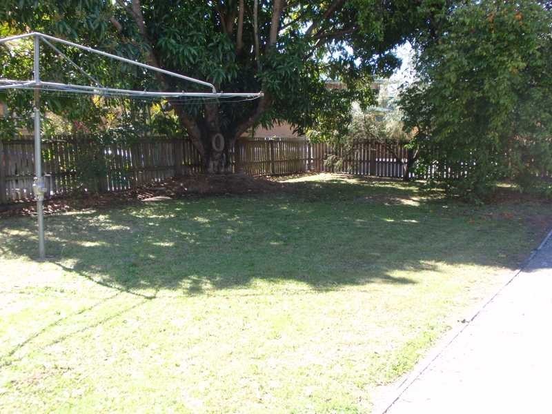 11 Booval Street, Booval QLD 4304