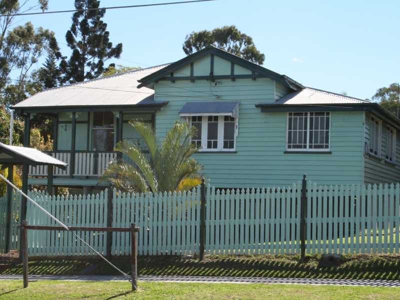 102 Blackstone Road, Silkstone QLD 4304