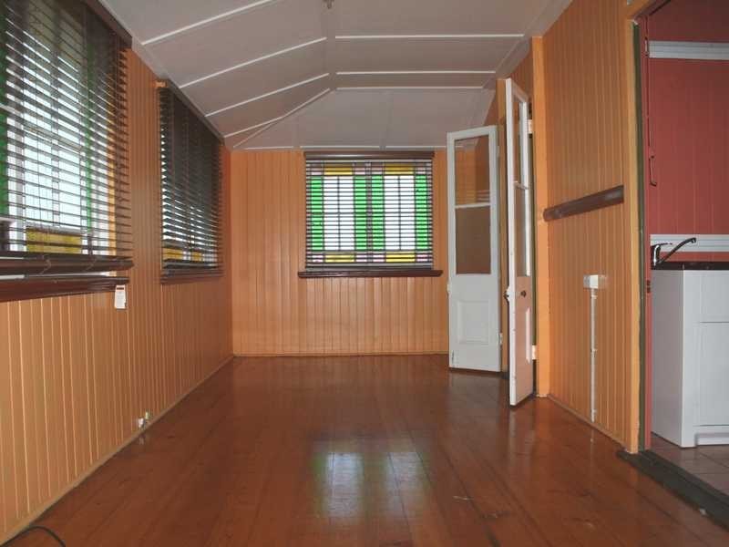 102 Blackstone Road, Silkstone QLD 4304