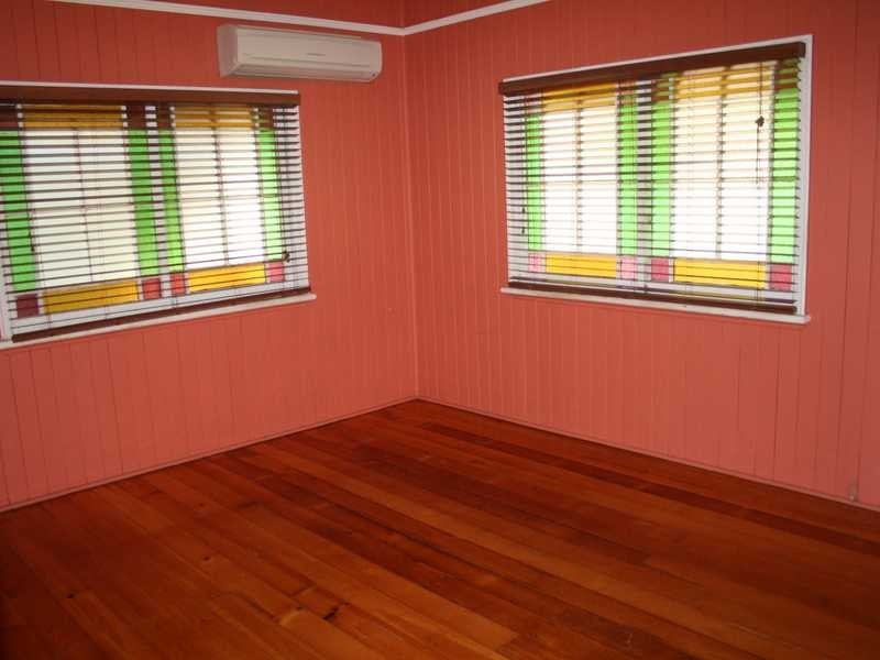 102 Blackstone Road, Silkstone QLD 4304