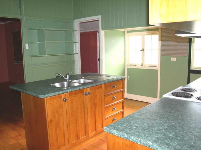 102 Blackstone Road, Silkstone QLD 4304