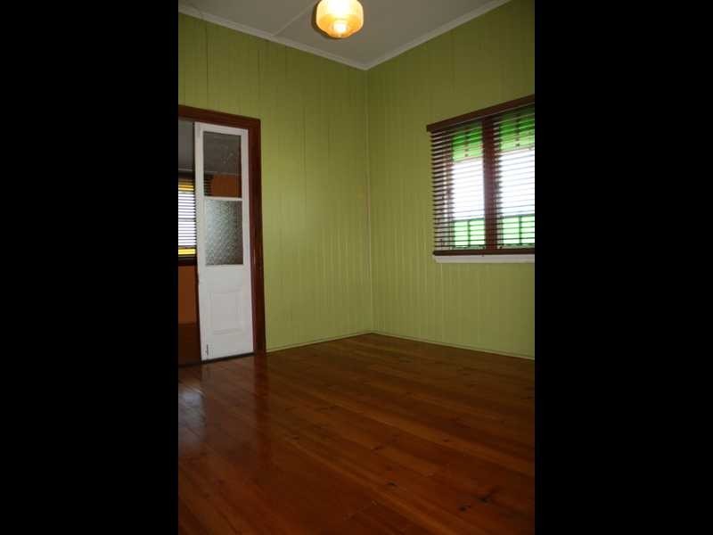 102 Blackstone Road, Silkstone QLD 4304