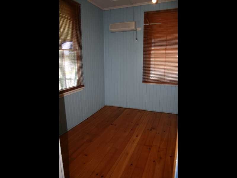 102 Blackstone Road, Silkstone QLD 4304