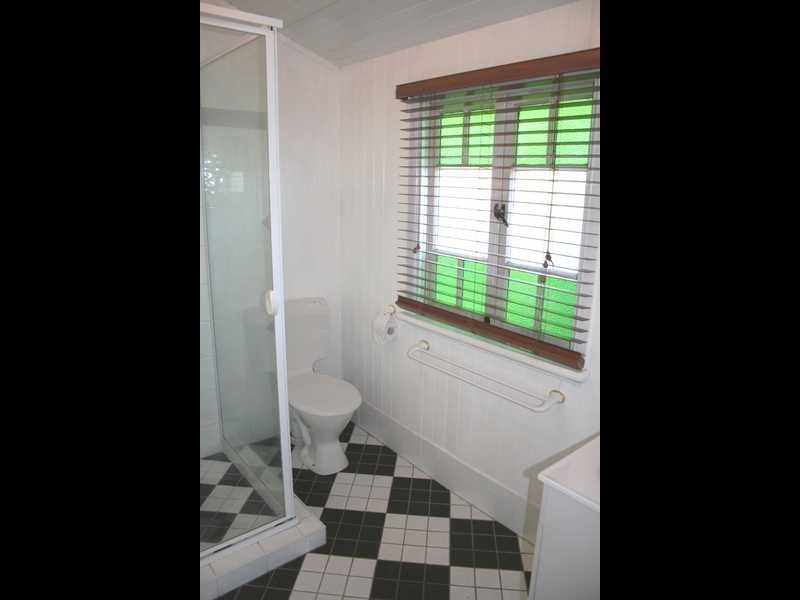 102 Blackstone Road, Silkstone QLD 4304