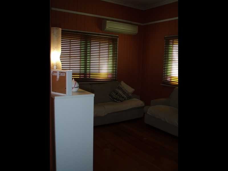 102 Blackstone Road, Silkstone QLD 4304