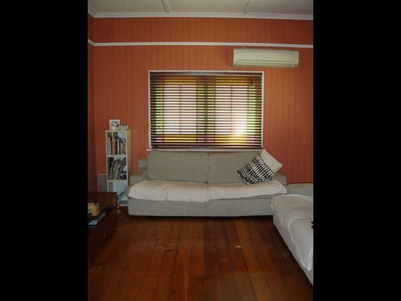 102 Blackstone Road, Silkstone QLD 4304