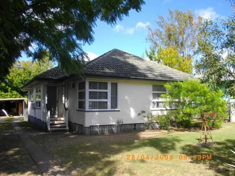 9 Crosshill Street, Leichhardt QLD 4305