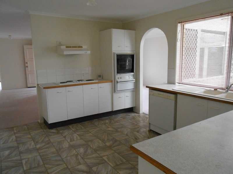 84 Equestrian Drive, Yamanto QLD 4305